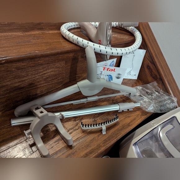 T-Fal Easy Steam garment steamer IS5510, new without box, never used. - Picture 4 of 14